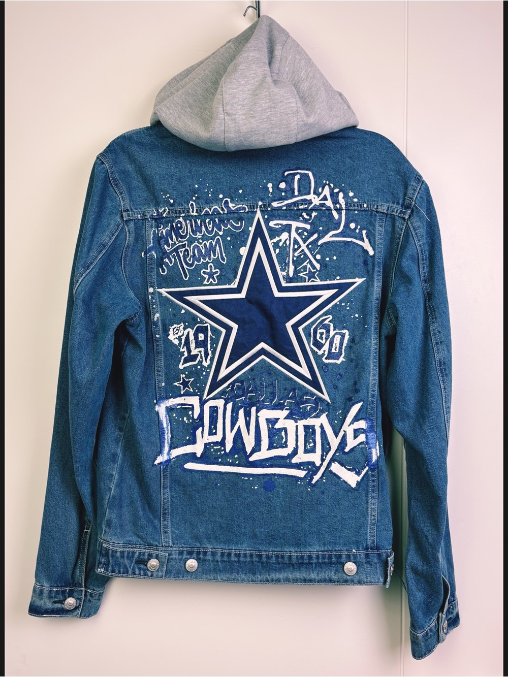 Dallas Cowboys The Wild Collective Denim Hooded Jacket Mens Small NFL - Picture 7 of 11